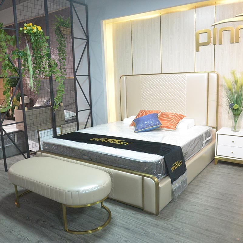 Royal ODM+OEM hotel luxury wood bed room furniture bedroom set 
